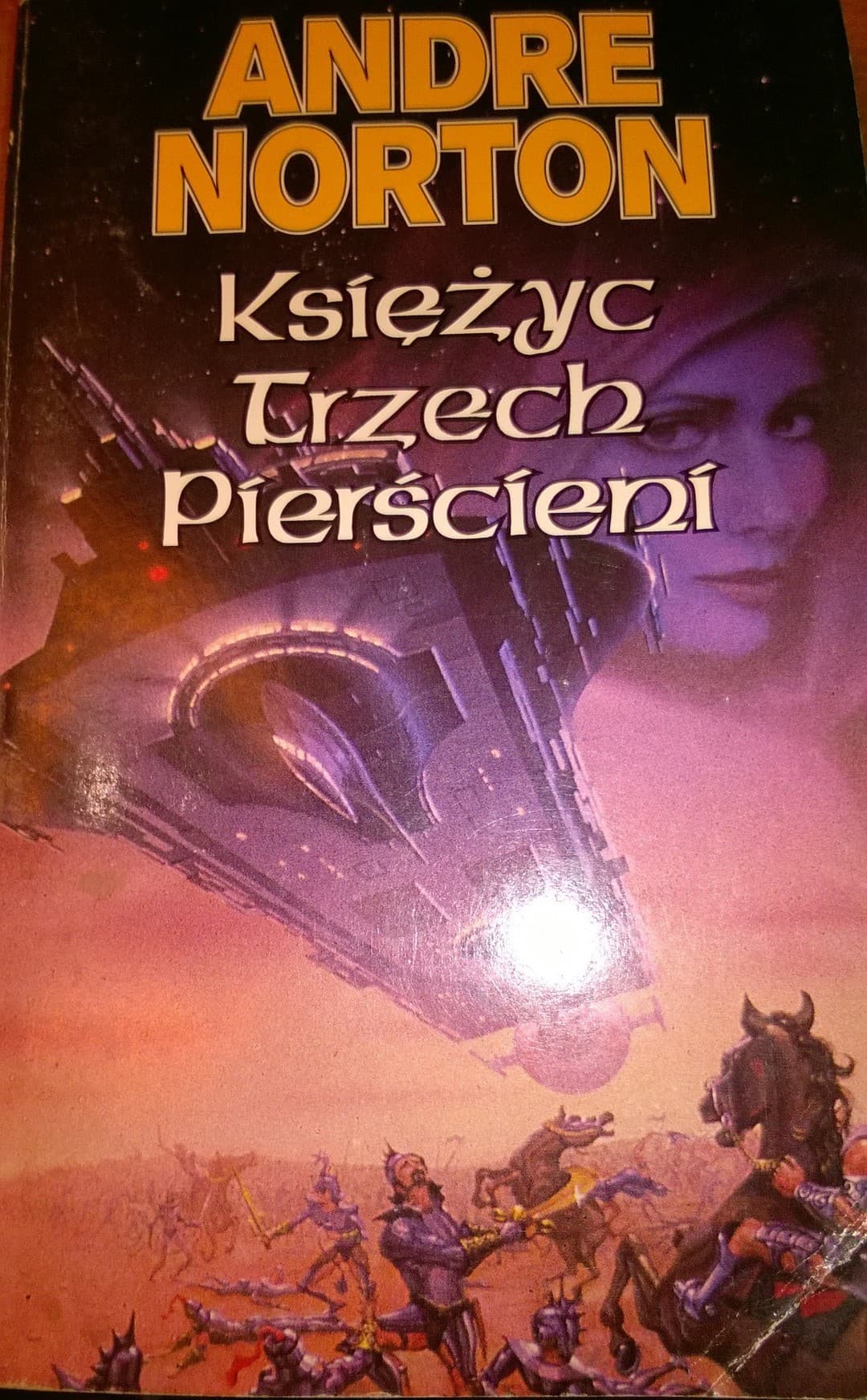 Księżyc Trzech Pierścieni