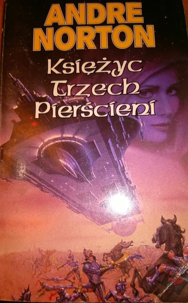 Księżyc Trzech Pierścieni