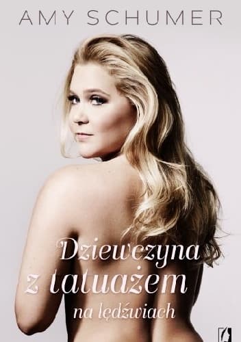 Dziewczyna z tatuażem na lędźwiach